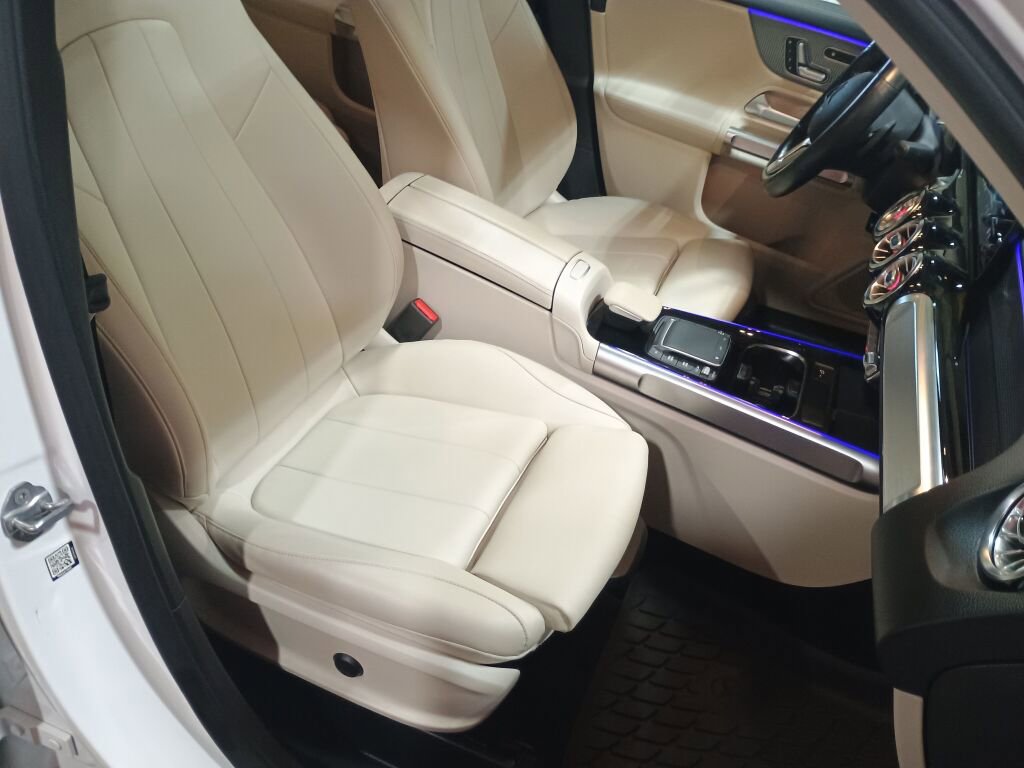 Used 2021 Mercedes-Benz GLB 250 4MATIC image 26