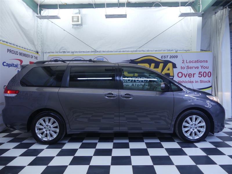 Used 2014 Toyota Sienna XLE image 26