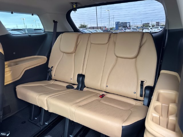 Used 2024 Kia Carnival EX FWD image 15