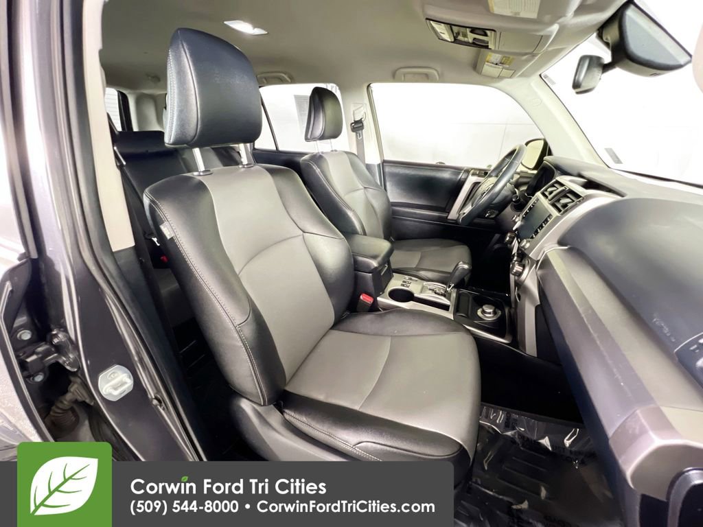 Used 2020 Toyota 4Runner 4WD image 17