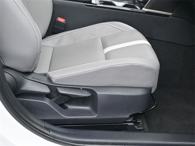 Used 2025 Toyota Camry SE w/ Convenience Package image 14