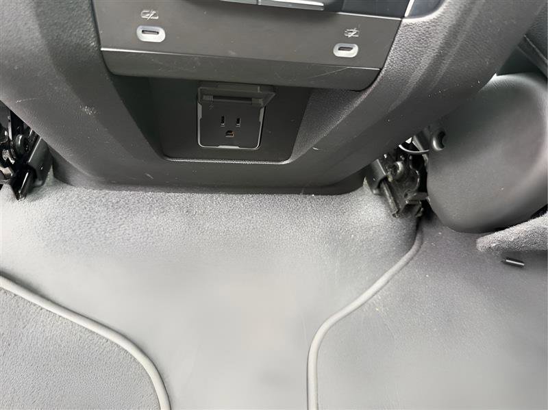 Used 2022 Chevrolet Suburban Z71 AWD/4WD image 29
