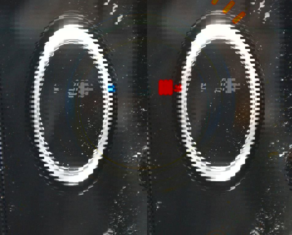 Used 2023 Land Rover Discovery Sport SE image 9