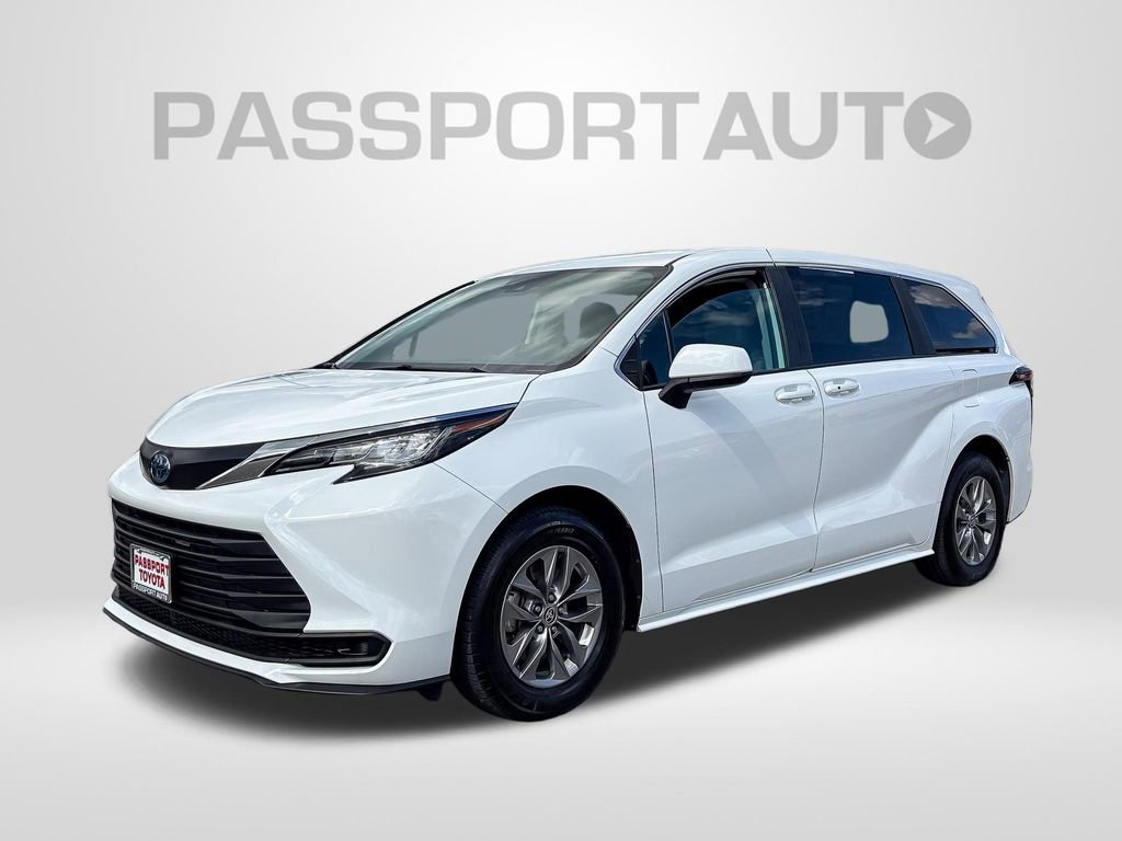 Used 2023 Toyota Sienna LE video 1