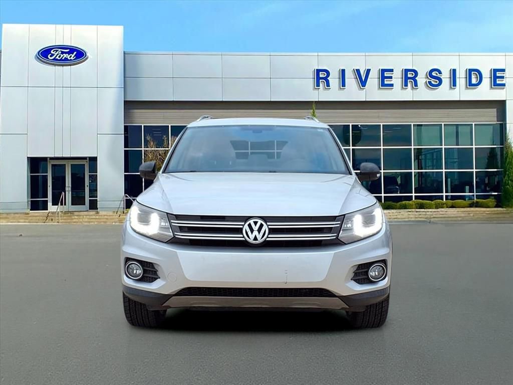 Used 2017 Volkswagen Tiguan Sport image 2