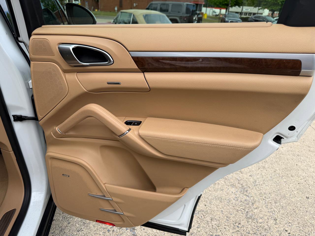 Used 2014 Porsche Cayenne S AWD/4WD image 27