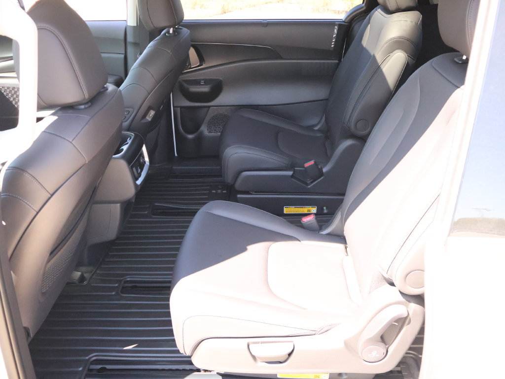 New 2027 Kia Carnival SX w/ Dark Edition Package FWD image 14