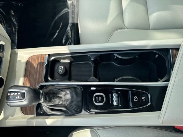 Used 2021 Volvo XC60 T5 Momentum w/ Climate Package AWD/4WD image 23