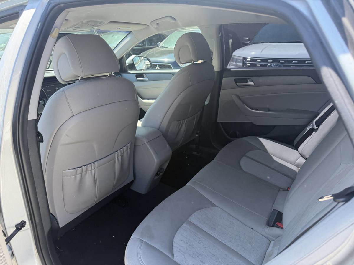 Used 2017 Hyundai Sonata SE FWD image 17