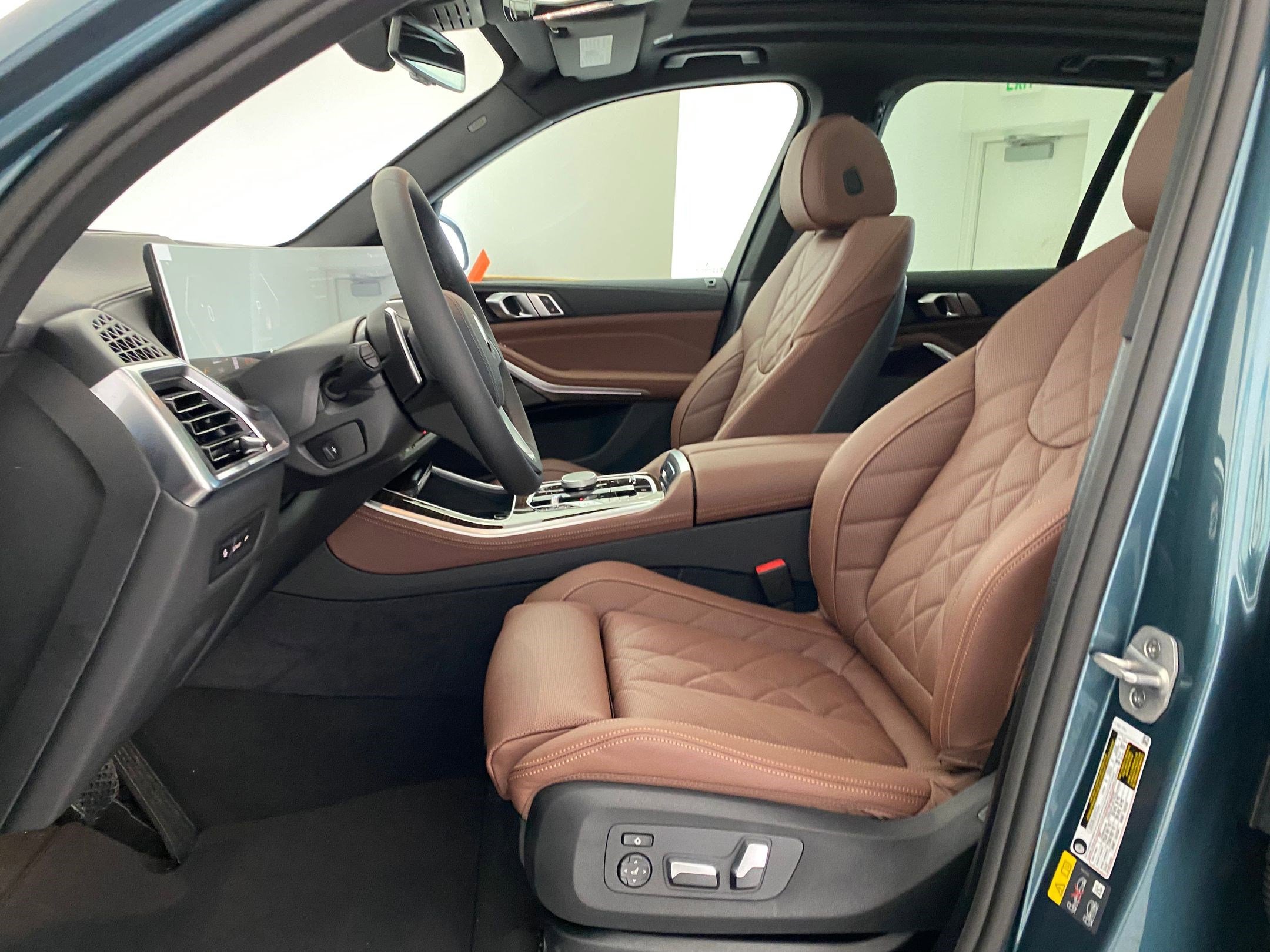 New 2026 BMW X5 xDrive50e w/ Premium Package image 5