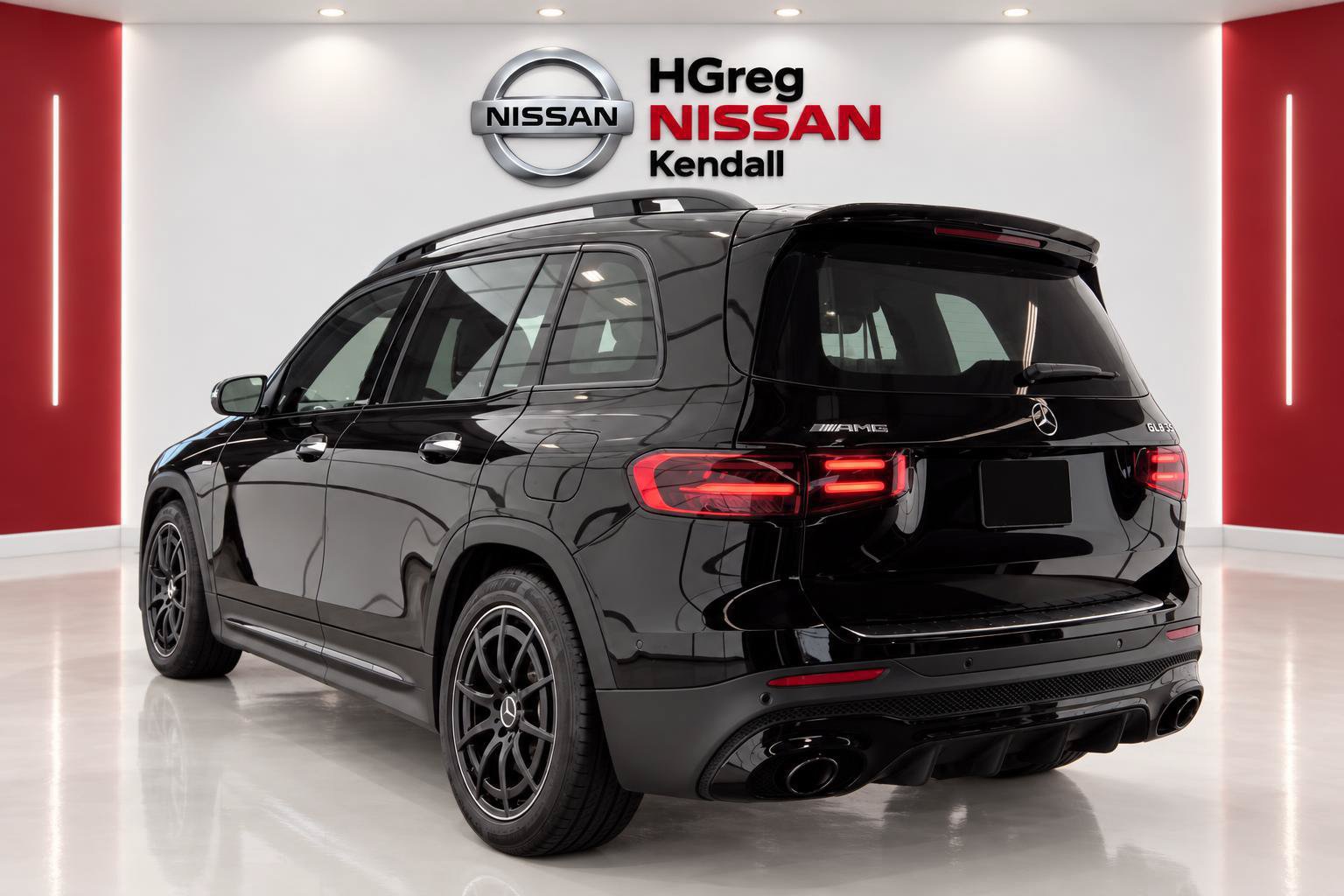 Used 2026 Mercedes-Benz GLB 35 AMG 4MATIC image 2