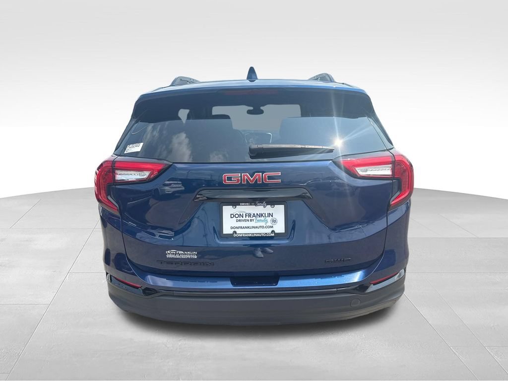 Used 2023 GMC Terrain SLE w/ Driver Convenience Package AWD/4WD image 4