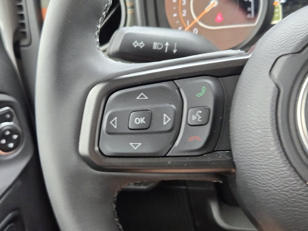 Used 2025 Jeep Gladiator Mojave w/ Convenience Group AWD/4WD image 27