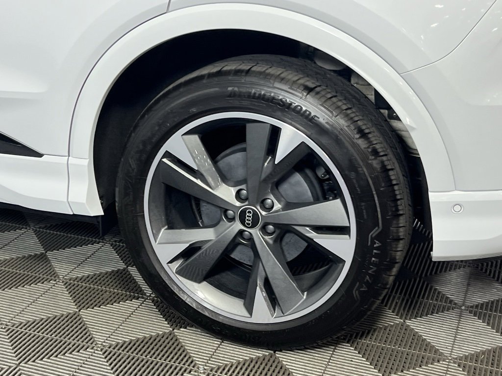 Used 2024 Audi Q4 e-tron Premium Plus w/ Premium Plus image 12