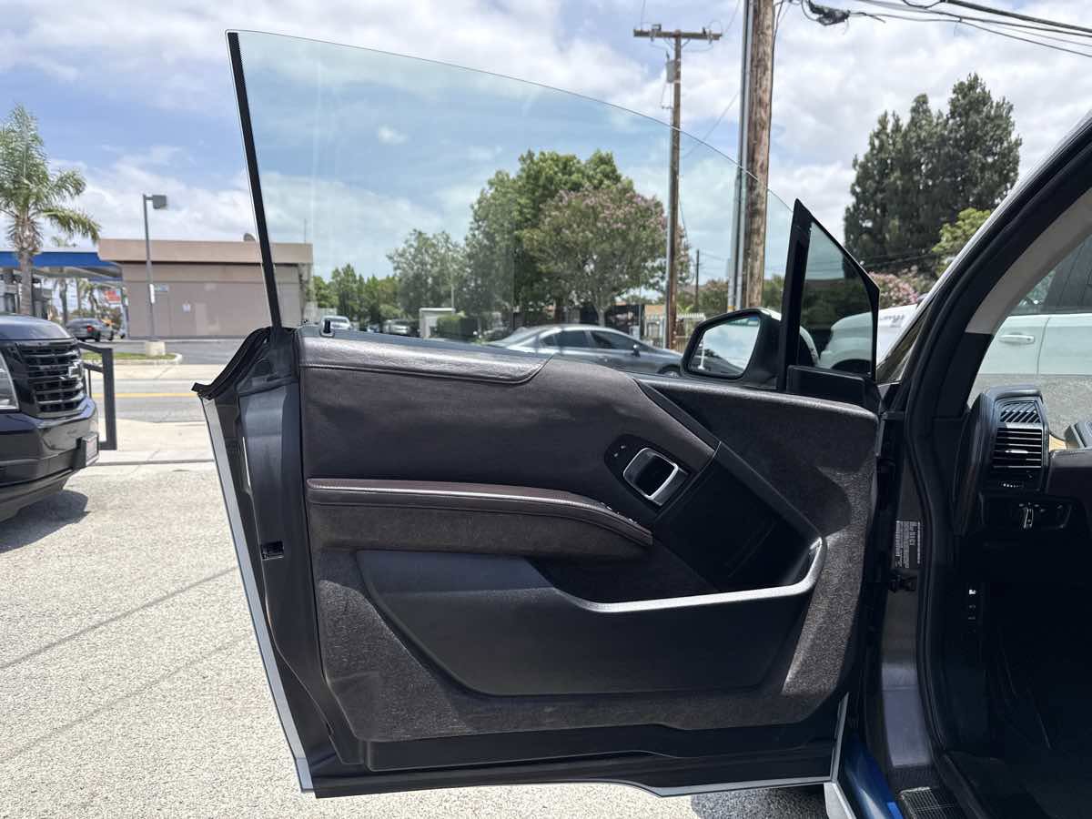 Used 2014 BMW i3 w/ Range Extender RWD image 6