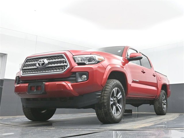 Used 2017 Toyota Tacoma TRD Sport w/ Tow Package (A/T) image 43