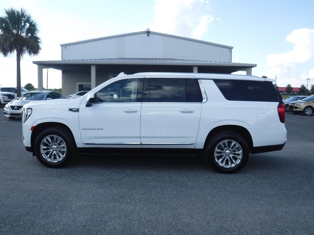 Used 2023 GMC Yukon XL SLT image 1
