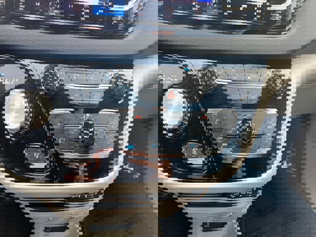 Used 2023 Chrysler Pacifica Touring-L image 15