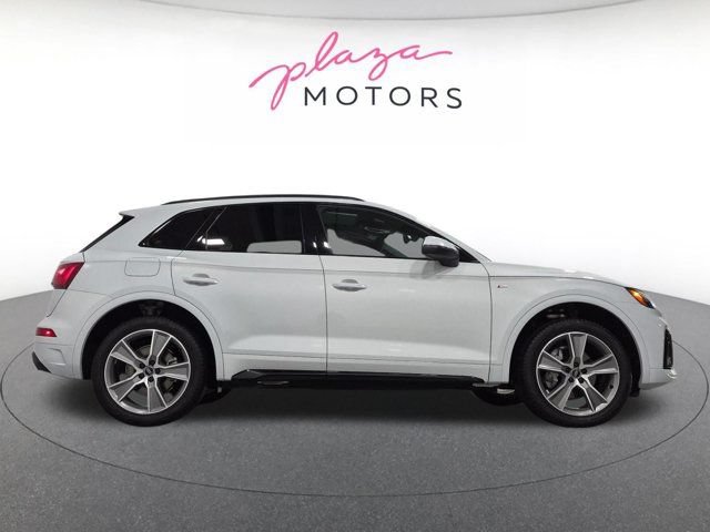 Certified 2025 Audi Q5 2.0T Premium w/ Convenience Plus Package AWD/4WD image 4