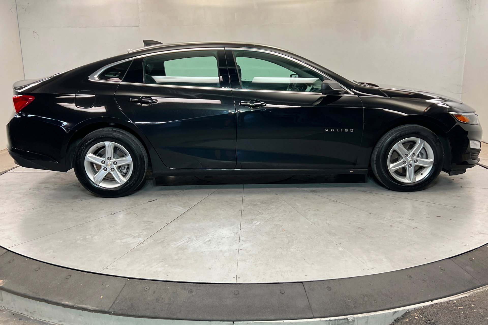 Used 2024 Chevrolet Malibu LS image 7