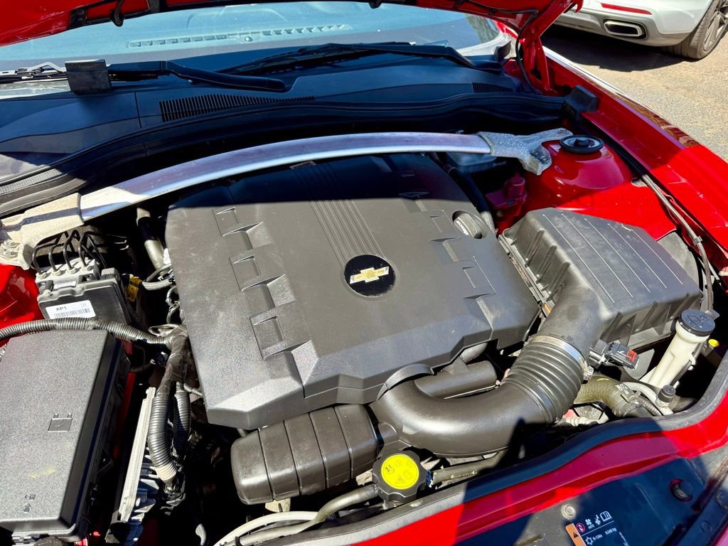 Used 2015 Chevrolet Camaro LT RWD image 4