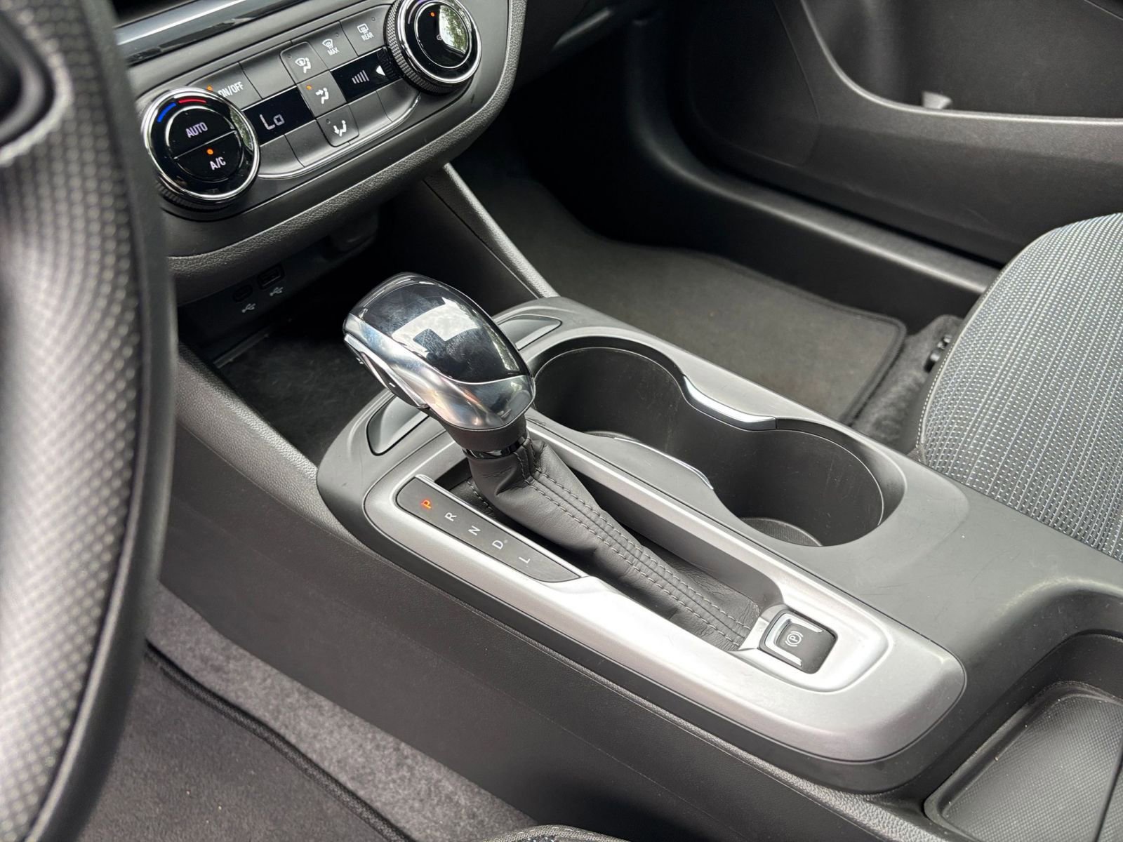 Used 2025 Buick Envista Preferred FWD image 36