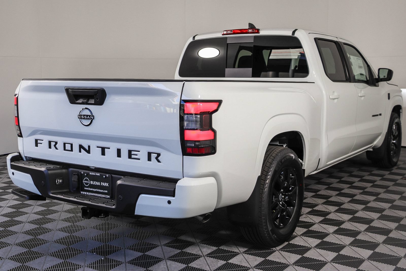 New 2027 Nissan Frontier SV w/ Tow Package RWD image 8