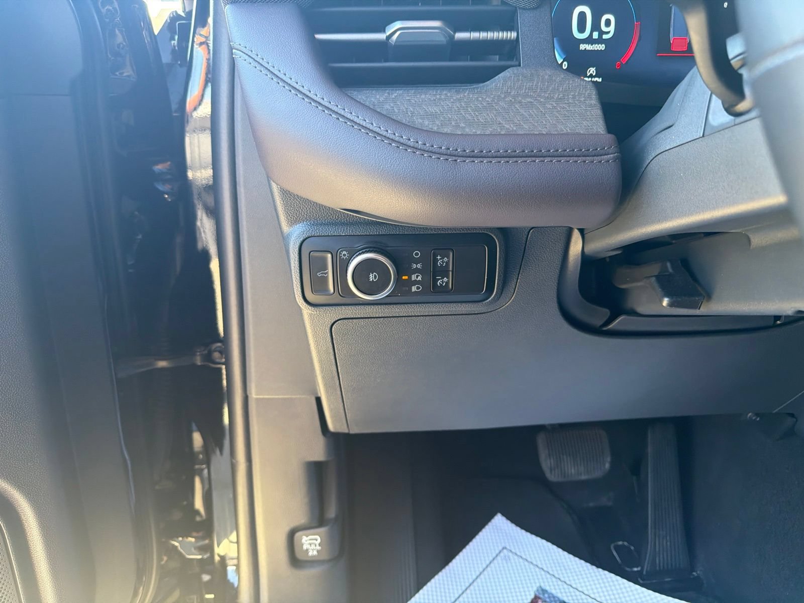 Used 2025 Ford Explorer Platinum AWD/4WD image 11