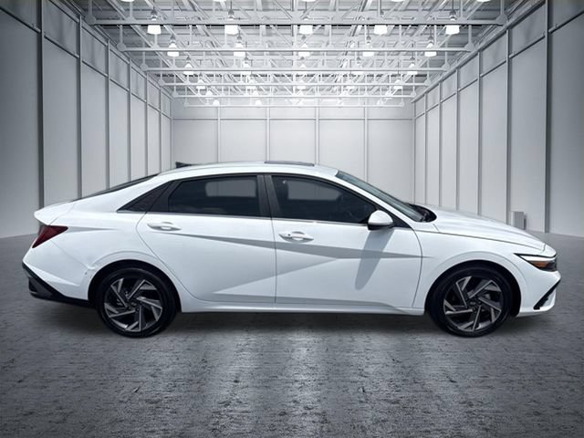 Used 2025 Hyundai Elantra SEL FWD image 6