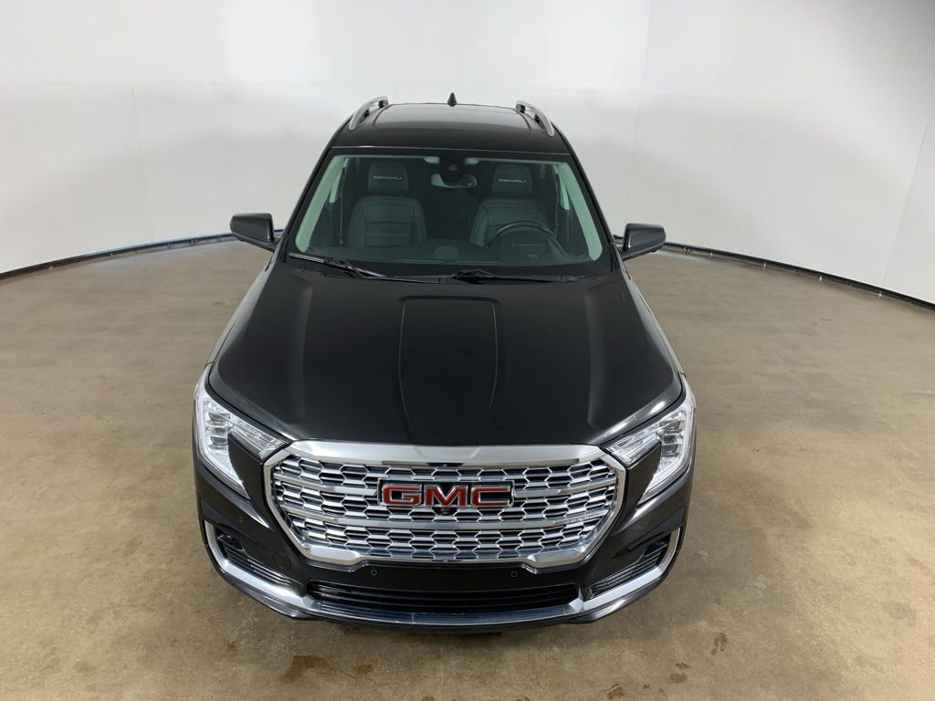 Used 2022 GMC Terrain Denali w/ Black Diamond Edition image 4