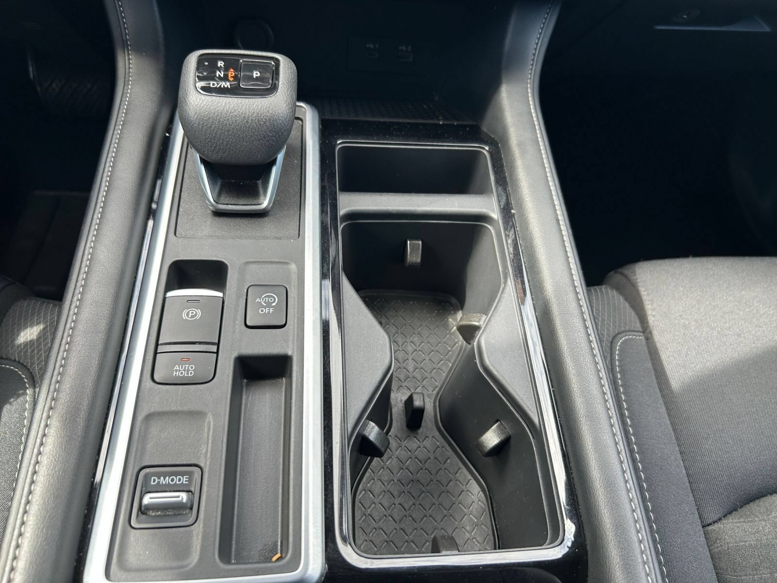 Used 2025 Nissan Pathfinder SV FWD image 38
