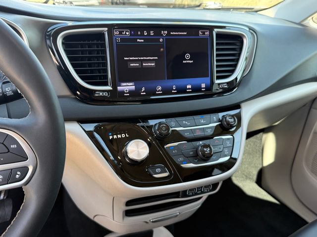 Used 2024 Chrysler Pacifica Touring-L FWD image 20