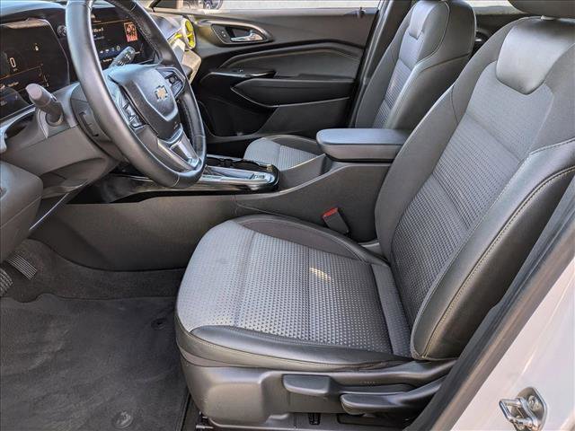 Used 2025 Chevrolet Trax LT w/ Driver Confidence Package FWD image 22
