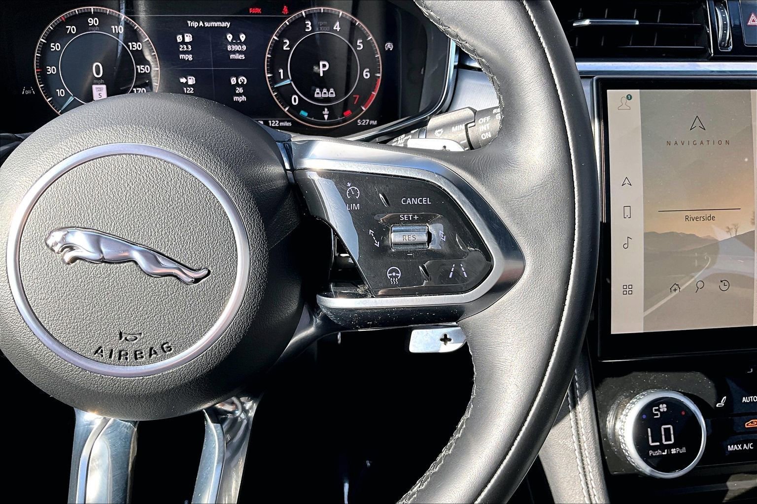 Certified 2025 Jaguar F-PACE R-Dynamic S AWD/4WD image 18
