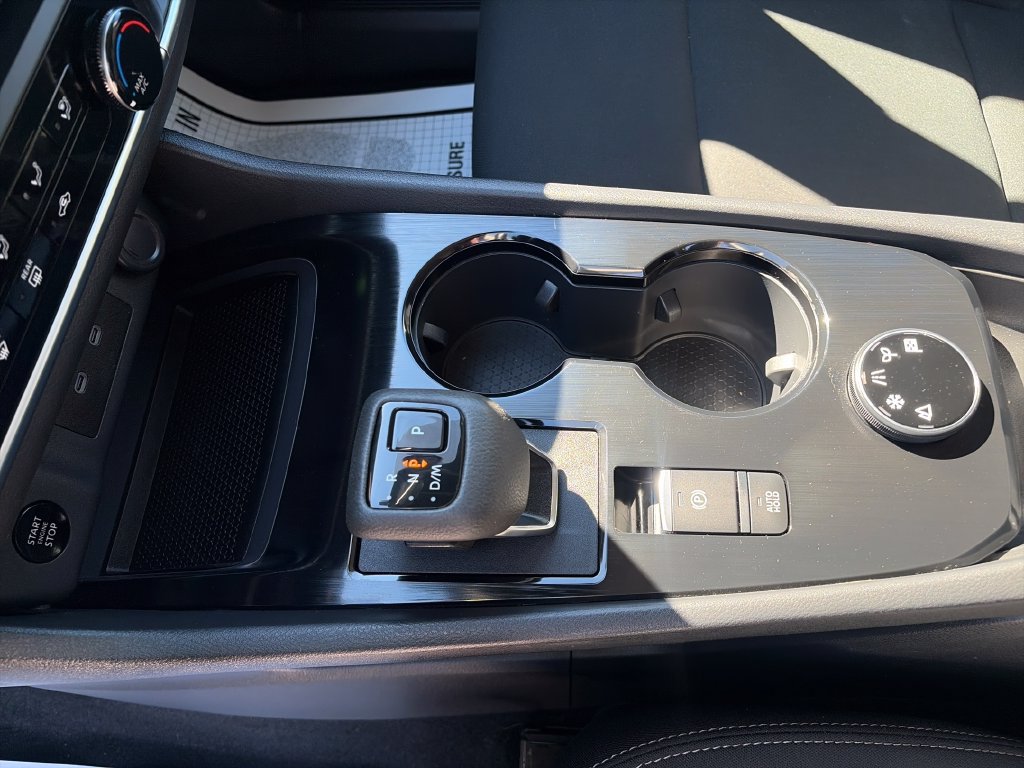 Used 2024 Nissan Rogue S AWD/4WD image 23