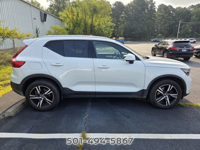 Used 2024 Volvo XC40 B5 Core AWD/4WD image 4