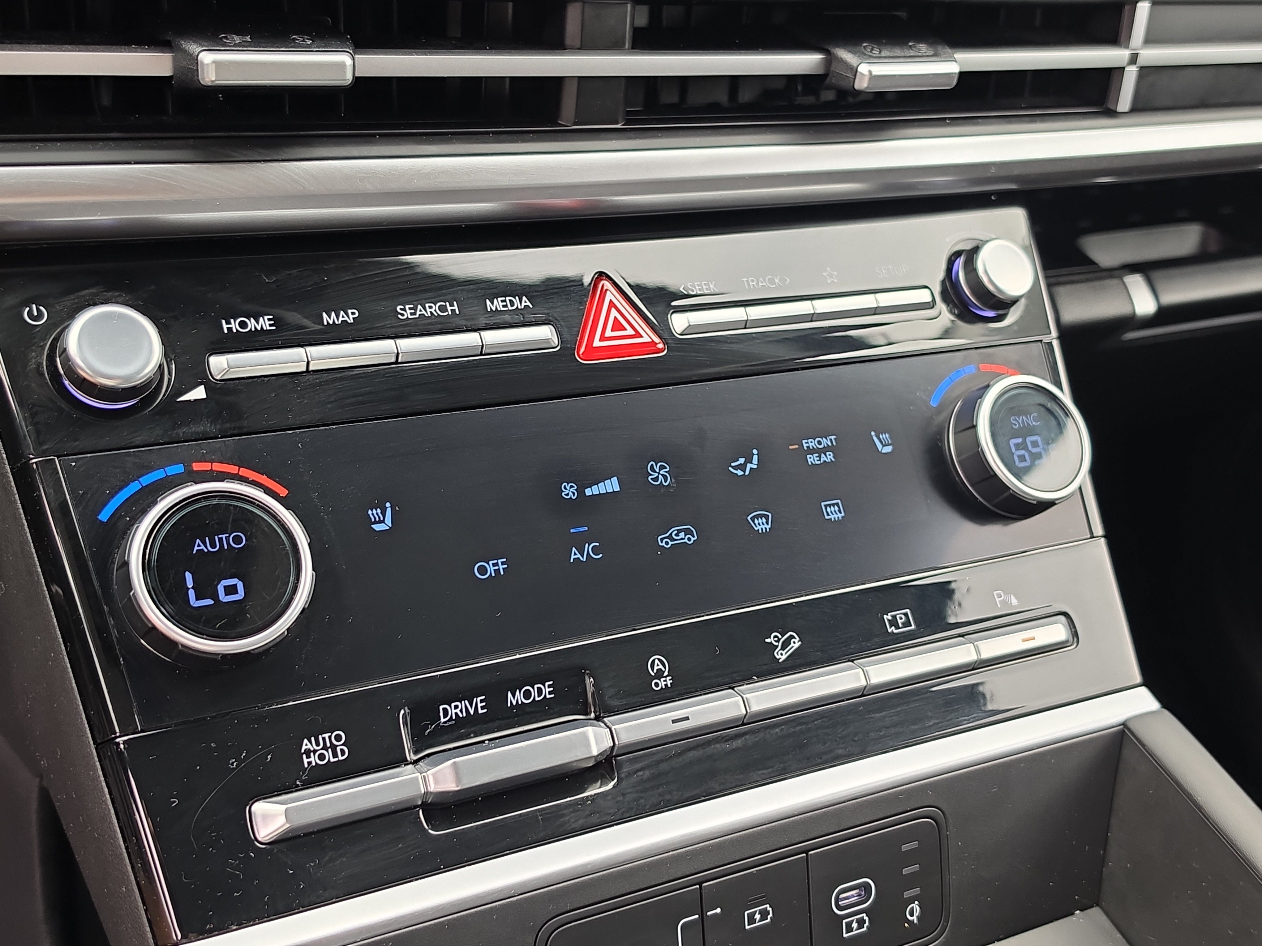 Used 2025 Hyundai Santa Fe SEL FWD image 27