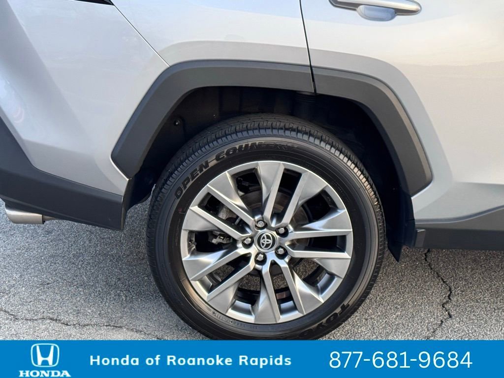 Used 2023 Toyota RAV4 XLE Premium image 40