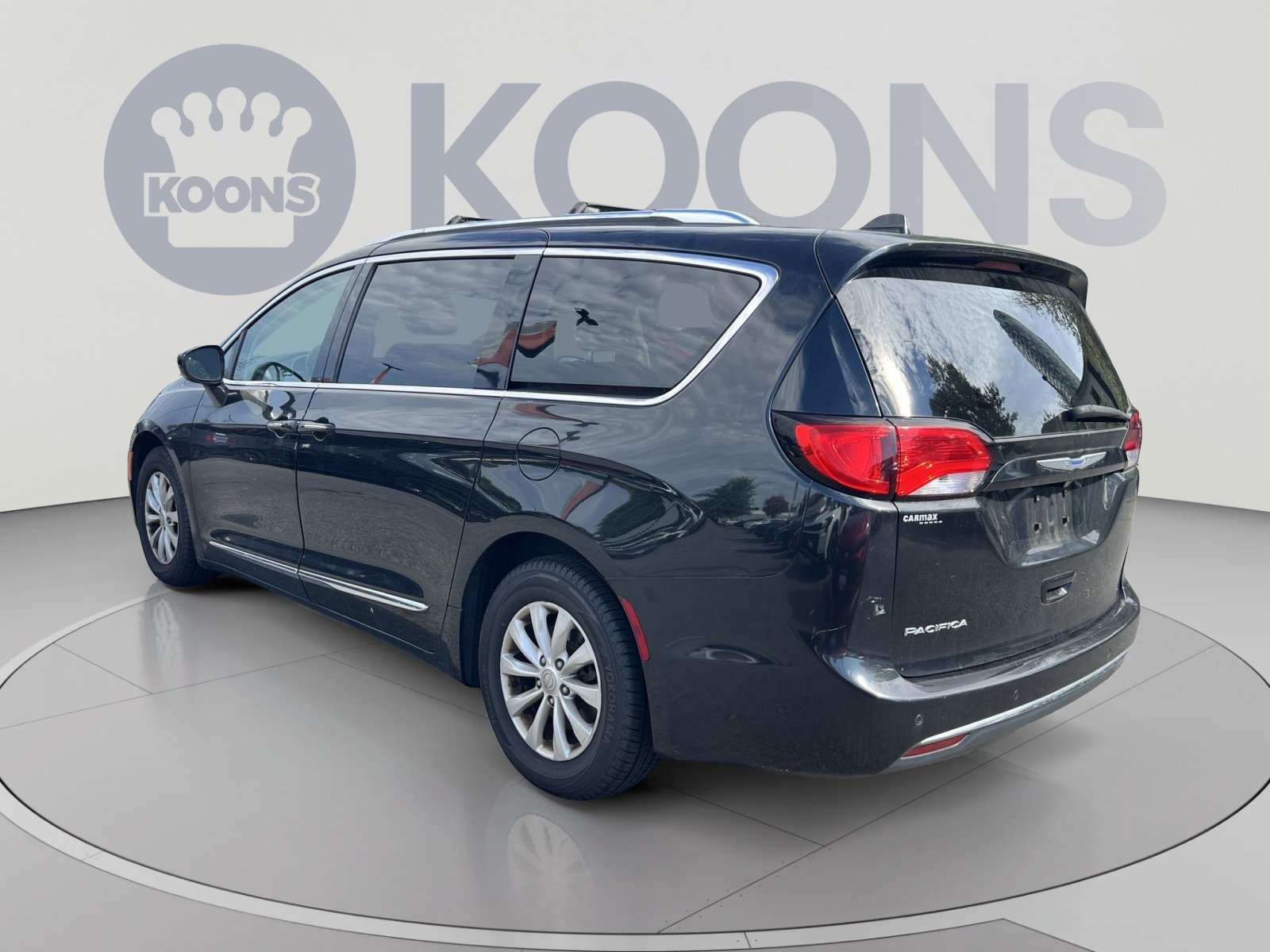 Used 2018 Chrysler Pacifica Touring-L FWD image 4