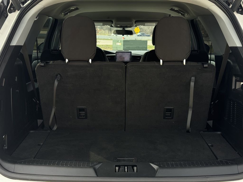 Used 2023 Ford Explorer XLT image 33