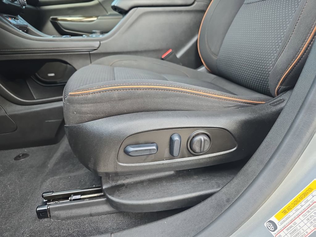 Used 2023 GMC Acadia AT4 AWD/4WD image 30