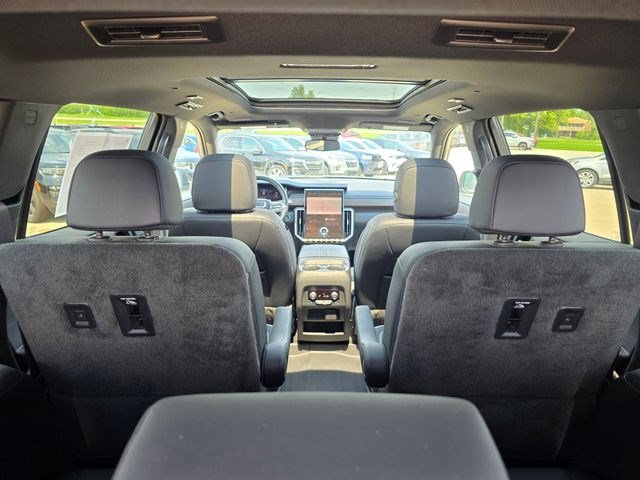 Used 2024 GMC Acadia Denali AWD/4WD image 11