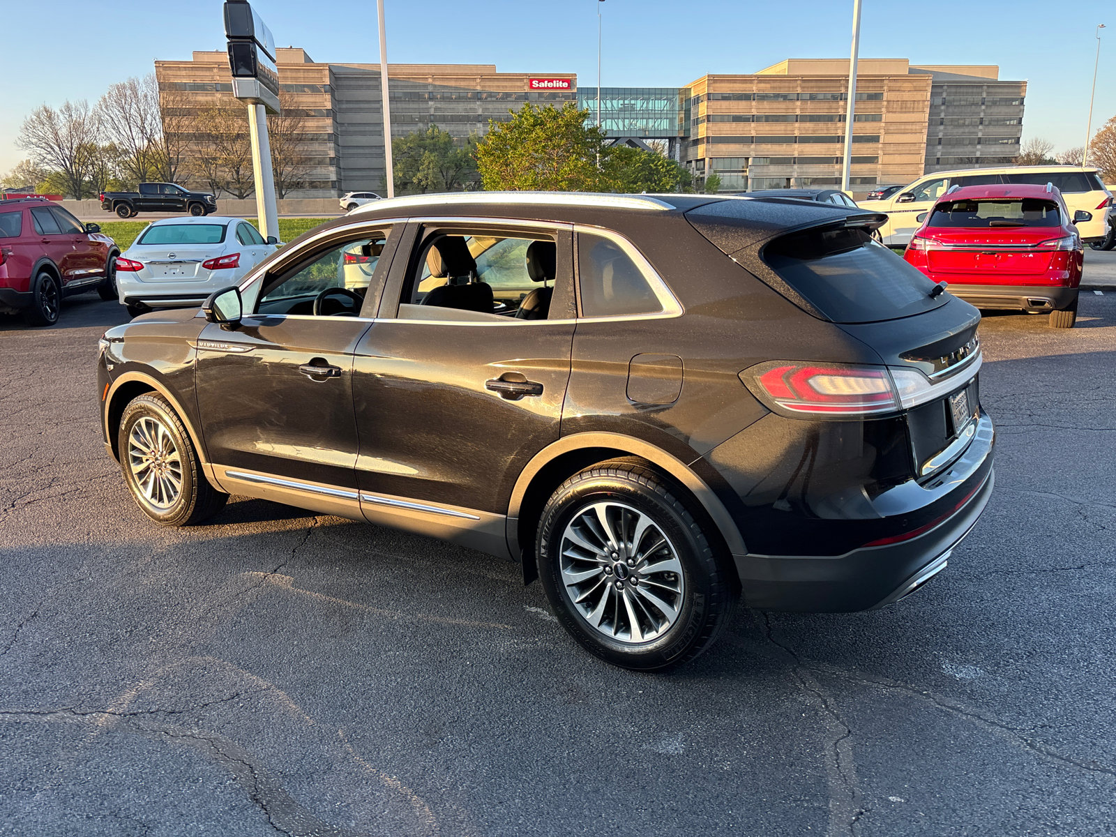 Used 2023 Lincoln Nautilus FWD image 5