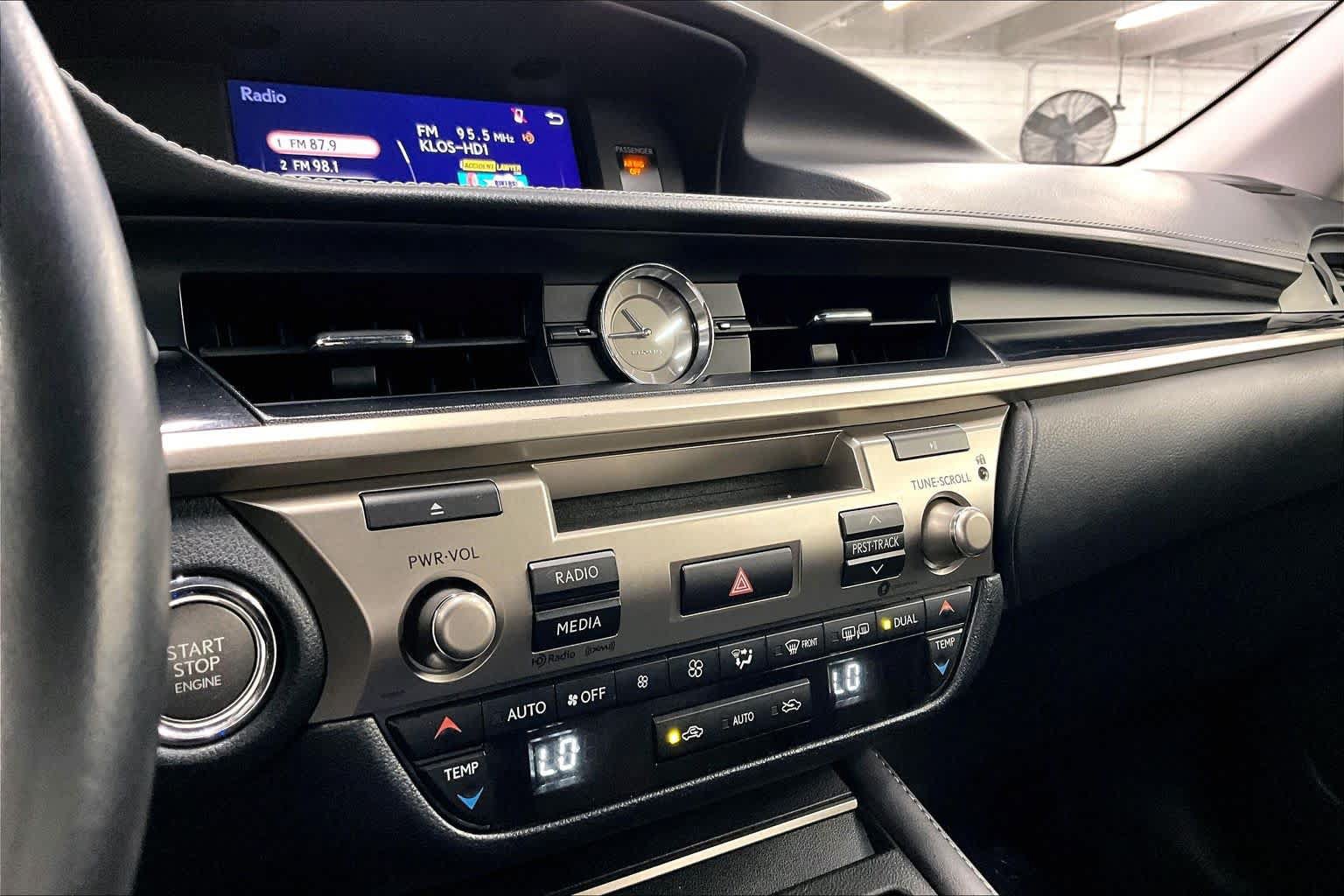 Used 2017 Lexus ES 350 w/ Accessory Package 2 FWD image 35