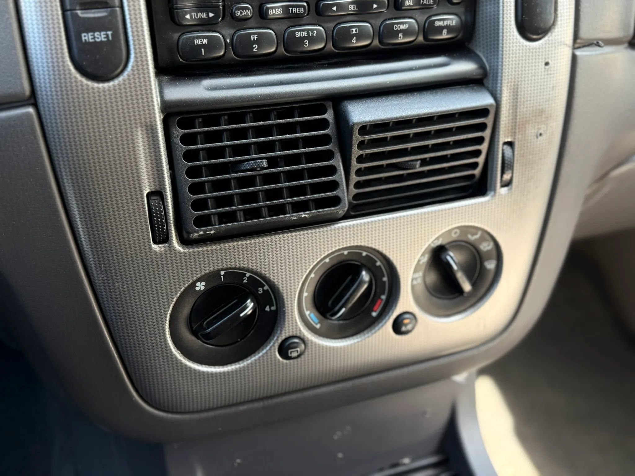 Used 2005 Ford Explorer Sport XLT image 31