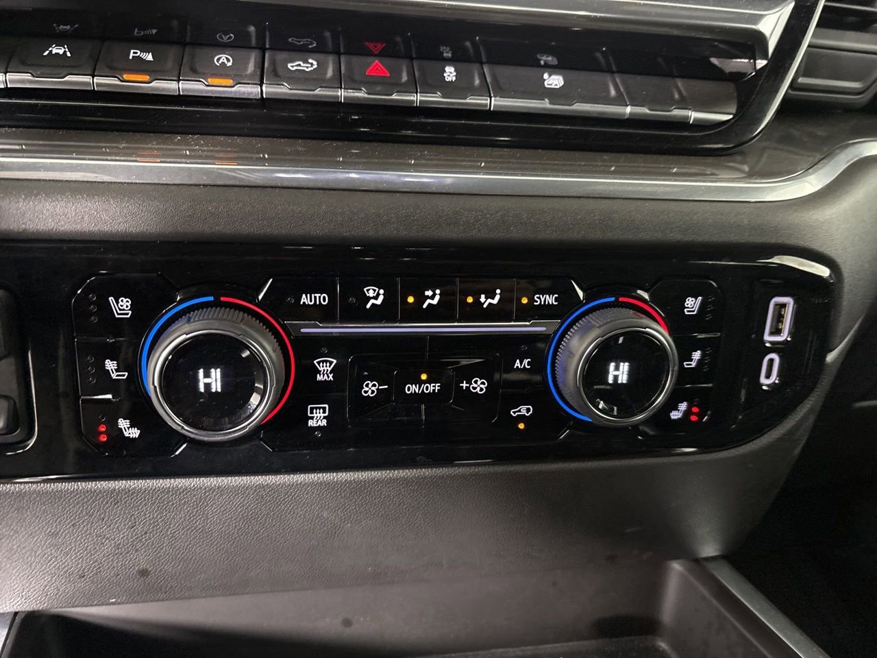 Used 2023 Chevrolet Silverado 1500 High Country w/ High Country Premium Package image 16