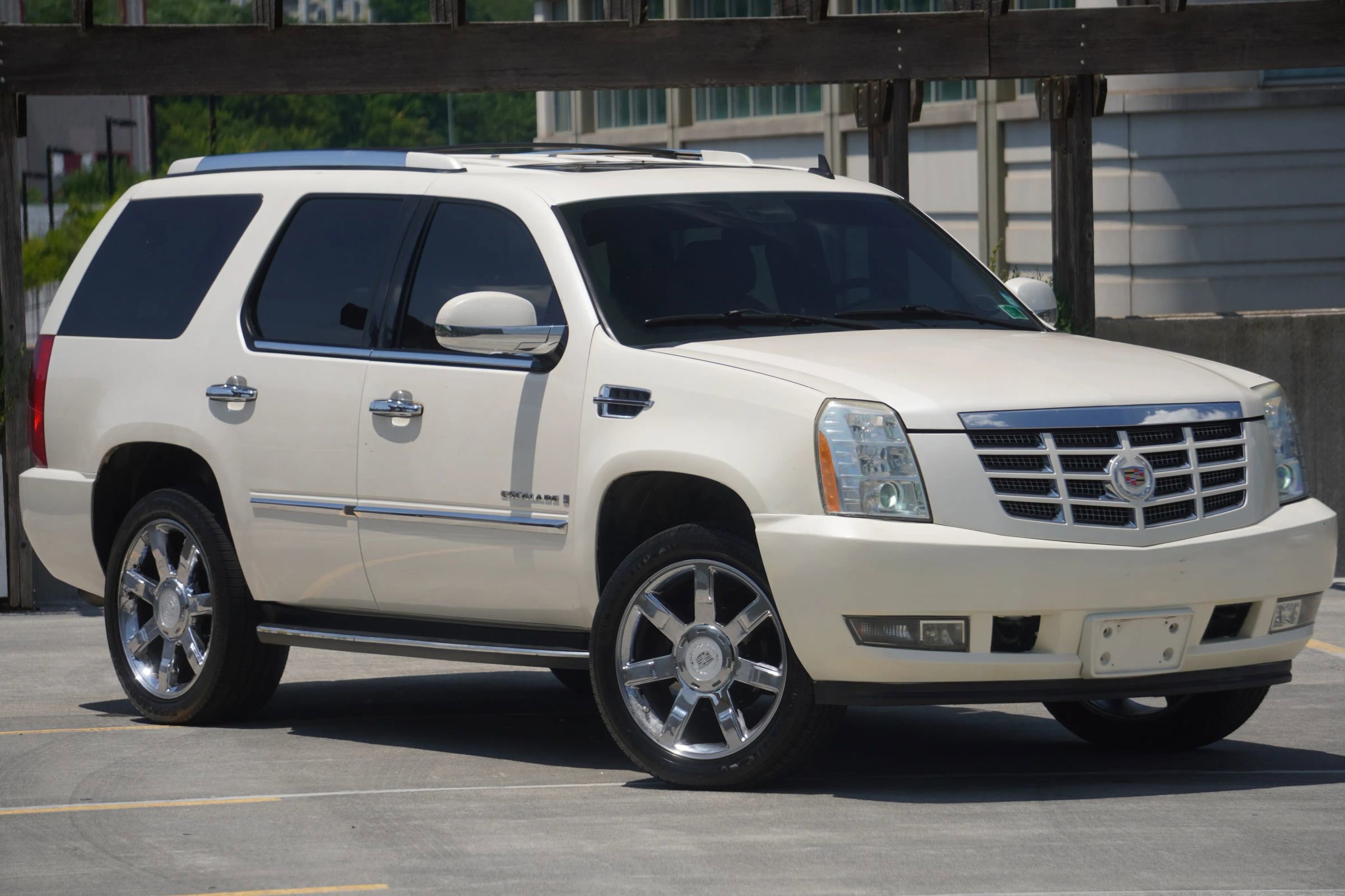 Used 2008 Cadillac Escalade AWD image 3
