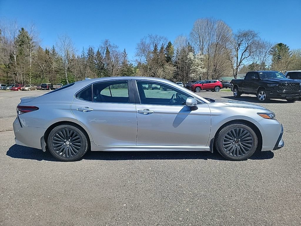 Used 2023 Toyota Camry SE image 4