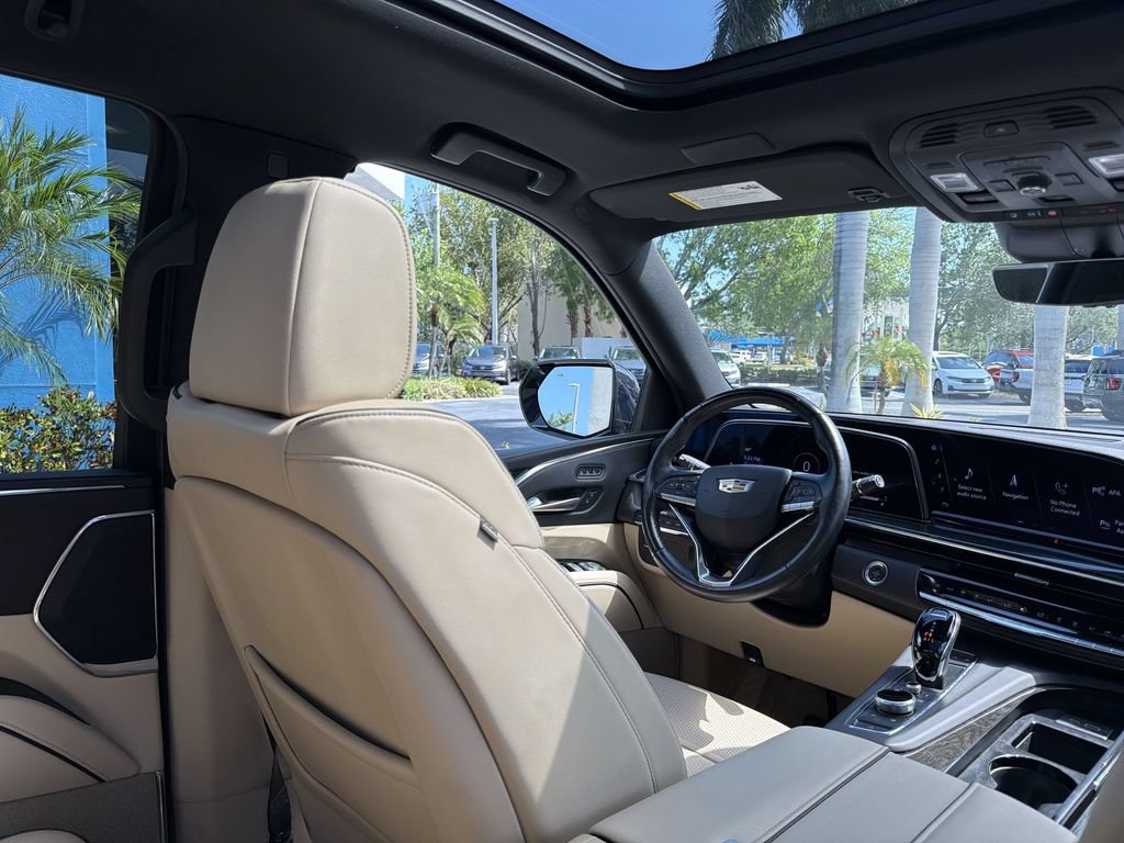 Used 2024 Cadillac Escalade Premium Luxury AWD/4WD image 17