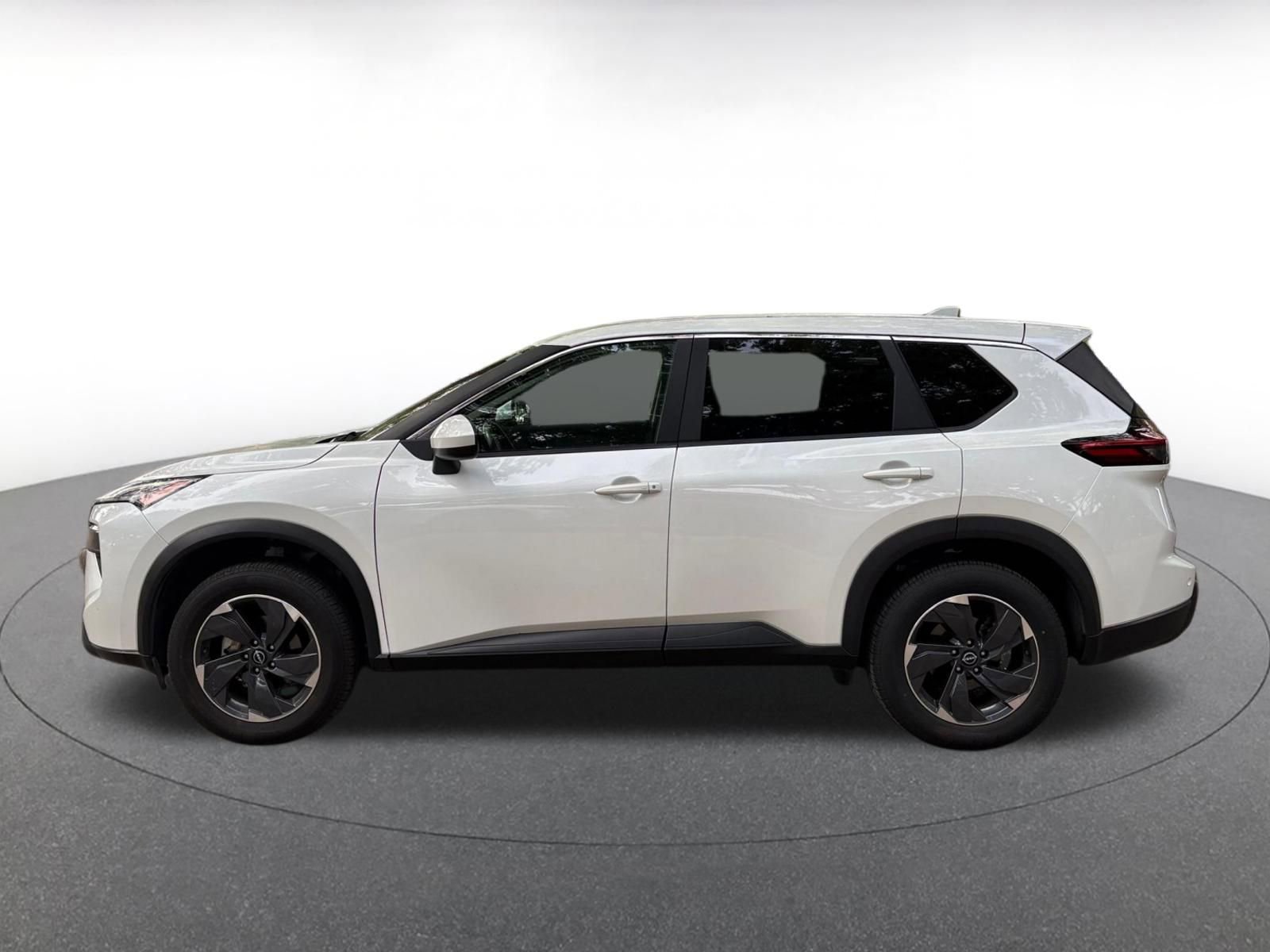 Used 2025 Nissan Rogue SV FWD image 4